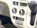寒い冬も暑い夏も全席に快適な空調を届けてくれる、ダイヤル式エアコンを装備♪