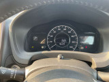 視認性の高いメーターで運転情報を的確に把握できます