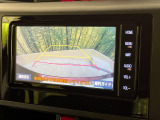 【バックカメラ】駐車時に後方がリアルタイム映像で確認できます。大型商業施設や立体駐車場での駐車時や、夜間のバック時に大活躍!運転スキルに関わらず、今や必須となった装備のひとつです!
