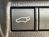【パワーバックドア】スマートキーや運転席のボタンを押すだけでリアゲートが自動で開閉します!荷物を持っている時や、高い位置にあるバックドアを閉める際に便利な機能です♪