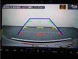 バックモニター付きで後退時に後方が見えるので安心です。車はどうしても死角ができますので、万が一のために必要な装備です。ただあくまでも補助装備ですので、目視での確認をお忘れなく!
