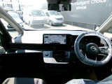 視界がよく、操作性にも優れた運転席まわり。とともに質感にも磨きをかけたインテリアデザイン!