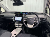 運転席まわりです。 各操作スイッチは使いやすい位置に配置されてます。