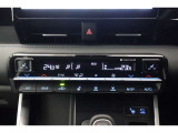 ★運転席と助手席でそれぞれお好みに合わせて温度設定が行えるフルオートエアコンです。外気温や室温、日射量を感知し、吹き出し温度、風量を緻密に制御します