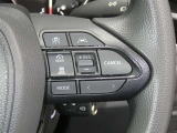 【レーダークルーズコントロール】(全車速追従機能付)付きです。車速に応じて追従支援してくれるので、ロングドライブも快適です。詳細は販売店スタッフまでおたずねください。