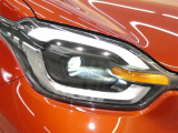 LEDヘッドライトです。デザイン性がよくとても明るいので、夜間の走行や悪天候でも安心です。しかも長寿命!