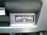 運転席から手の届く位置に ETC車載器付いております。高速道路の料金所もスムーズに通過できますよ♪