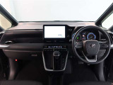 高いホールド性で運転姿勢が安定します。長距離ドライブでも疲れにくいのが魅力です。快適なドライビングライフをお送りください♪