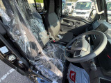 ビッグキャビンとリクライニングシートを採用し、乗用車感覚の快適さを実現するジャンボ。 仕事はもちろんのこと、買い物や家族とのお出かなど、普段使いでも活躍する軽トラックです。