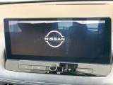 【メーカー純正12型ナビ】インテリアに溶け込むスタイリッシュな「専用設計」メーカーナビを装備♪視認性や操作性など基本性能にも優れ、より上質なカーライフをお楽しみいただけます。