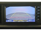 バックガイドモニターで、後方を確認しながら安心して駐車することができます。運転初心者も熟練者も必須の機能ですよ!