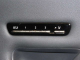 運転席は三人分のシートポジションを記憶します。