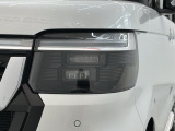LEDヘッドライトは、点灯の瞬間から最大光量を発揮し、突然暗くなるトンネルなどでの安定感を高めます。