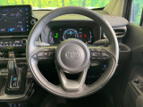 インテリアに合わせたデザインのステアリングは、運転される方のことも考え、運転しやすい形状、大きさです。是非一度、実際に触ってお確かめください。