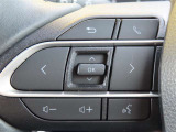 ブルートゥースに接続すれば、スマホに入れている音楽が聞けたり運転中に電話がかかってきてしまった場合もハンドルから電話を取ることができます!