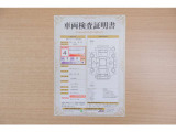 【車両検査証明書】店頭にて、クルマの状態が一目で分かる査証明書を公開中。トヨタ認定検査員が厳しく検査し、状態を点数と図解で表示しています。修復歴はもちろん、傷やヘコミの箇所や程度がご確認いただけます。