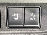 【両側パワースライドドア】スマートキーや運転席のスイッチで後席両側スライドドアの開閉が可能♪電動だから力を入れてドアを開ける必要が無く、小さなお子様でも簡単に開け閉めでき快適です♪