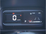【明るく見やすいメーター】視認性が良く明るく見やすいメーター。運転者にとって見やすいメーターは運転していても疲れないですよね。