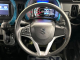 インテリアに合わせたデザインのステアリングは、運転される方のことも考え、運転しやすい形状、大きさです。是非一度、実際に触ってお確かめください。