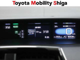 メ-タ-はダッシュパネル中央に配置されたセンタ-メ-タ-です。視線移動が少なく、疲れにくい明るく見やすいメ-タ-です。