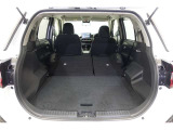 セカンドシートを倒した状態です。セカンドシートは独立可倒、荷物に合わせてラゲッジスペースをアレンジできます。