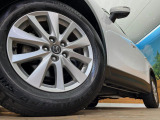 【純正17インチアルミホイール】外観にマッチした純正アルミホイールを装着しております。各種社外アルミホイールや、スタッドレスタイヤも取扱いしております。是非ご相談ください♪