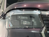 LEDヘッドライトは、点灯の瞬間から最大光量を発揮し、突然暗くなるトンネルなどでの安定感を高めます。