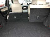 後部座席を倒すとかなりの広さがあり大きな荷物もラクラク積めますよ!
