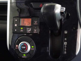 車内を快適に、オートエアコンを装備しています。
