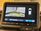 リバースギアに入れるだけで後方の表示へ切り替わります。夜間や雨の日の駐車も楽になりますよ。