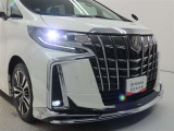 高輝度で点灯速度が速く、しかも消費電力の少ないLEDヘッドライトが装備されています!LEDの明るい光が走行中の視界の確保をサポートして、夜のドライブがより楽しく安全に運転できます♪