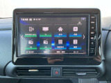 日産純正9インチメモリーナビ(MM223D-L)装備。スマートフォンによる部分地図更新、Bluetooth接続での音楽視聴、快適な画面操作と高音質なオーディオ再生。