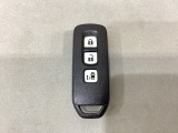 スマートキー付きですからドアロックの開閉およびエンジンスタートが楽々です。電動スライドドアの開け閉めもボタンで操作できます。
