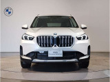【キドニーグリル】BMWは約90年もの間、ほぼ全ての車両にひと目でBMWだと分かるこの特徴的なフロントグリルが備えられ、デザイン・アイコンとして親しまれてきました。