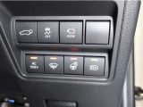 オートマチックハイビームとは、先行車や対向車のライトを認識し、ハイビームとロービームを自動で切り替える機能です。夜道の視界を確保します。詳細は販売店スタッフまでおたずねください。