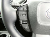 ステアリングスイッチ付き。オーディオの操作やハンズフリー通話も前方から目を離すことなく操作することが可能です。