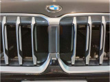 【キドニーグリル】BMWは約90年もの間、ほぼ全ての車両にひと目でBMWだと分かるこの特徴的なフロントグリルが備えられ、デザイン・アイコンとして親しまれてきました。