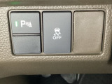 ハンドルの左下にHondaセンシング用の、VSA(ABS+TCS+横滑り抑制)解除スイッチなどがついています。