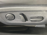 【パワーシート(電動シート)】シートを電動で、前後にスライドまたは上下の高さなどを調整することができます!細かい操作もスイッチ一つでできるので、とても便利です!