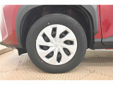 【ホイールカバー】純正なので車に似合うデザインになっていますね。スタッドレスタイヤもご相談下さい。