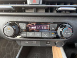 ★オ-トエアコン★温度設定だけで車がいつも快適に自動調整します♪風量や吹き出し口も自動で行われます。もちろんお好みの設定にも調整可能です♪