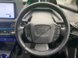 インテリアに合わせたデザインのステアリングは、運転される方のことも考え、運転しやすい形状、大きさです。是非一度、実際に触ってお確かめください。