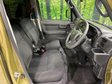運転席シート廻りは使用感も少なく、良好な状態となっています。丁寧に使われていたことがよくわかりますね。