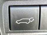 【パワーバックドア】スマートキーや運転席のボタンを押すだけでリアゲートが自動で開閉します!荷物を持っている時や、高い位置にあるバックドアを閉める際に便利な機能です♪