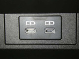 【充電用USB端子】デバイスの充電に便利です。※実際の接続端子は写真で確認or店舗までご気軽にお問合せください♪
