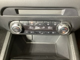 温度の設定のみで快適な風量やモードなどを自動調整してくれるフルオートエアコンを装備!