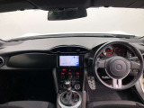 シンプルながら機能性あふれる運転席廻りです。視界性もよく、運転しやすいですよ。