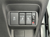 運転席の手元で両側スライドドアの開閉操作が可能です。