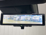 【インテリジェント ルームミラー】車両後方のカメラ映像をミラー面に映し出すので、車内の状況や、天候などに影響されずいつでもクリアな後方視界が得られます!