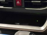 ディスプレイオーディオに付属して付いてくる、ワイヤレス充電器(Qi)。